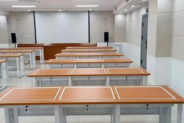 多(duō)媒體(tǐ)電(diàn)教室-1